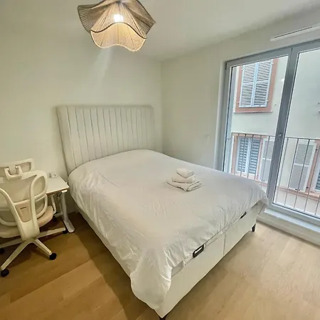 Neuf Entier Petite France *