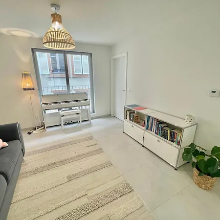 Neuf Entier Petite France *