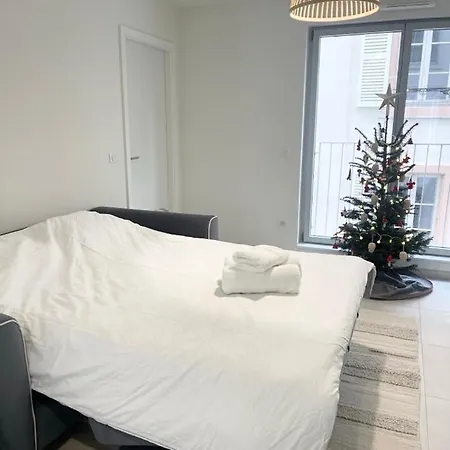 Neuf Entier Petite France *